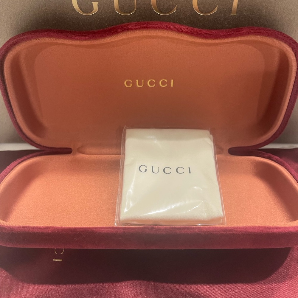 Gucci sunglass velvet case
